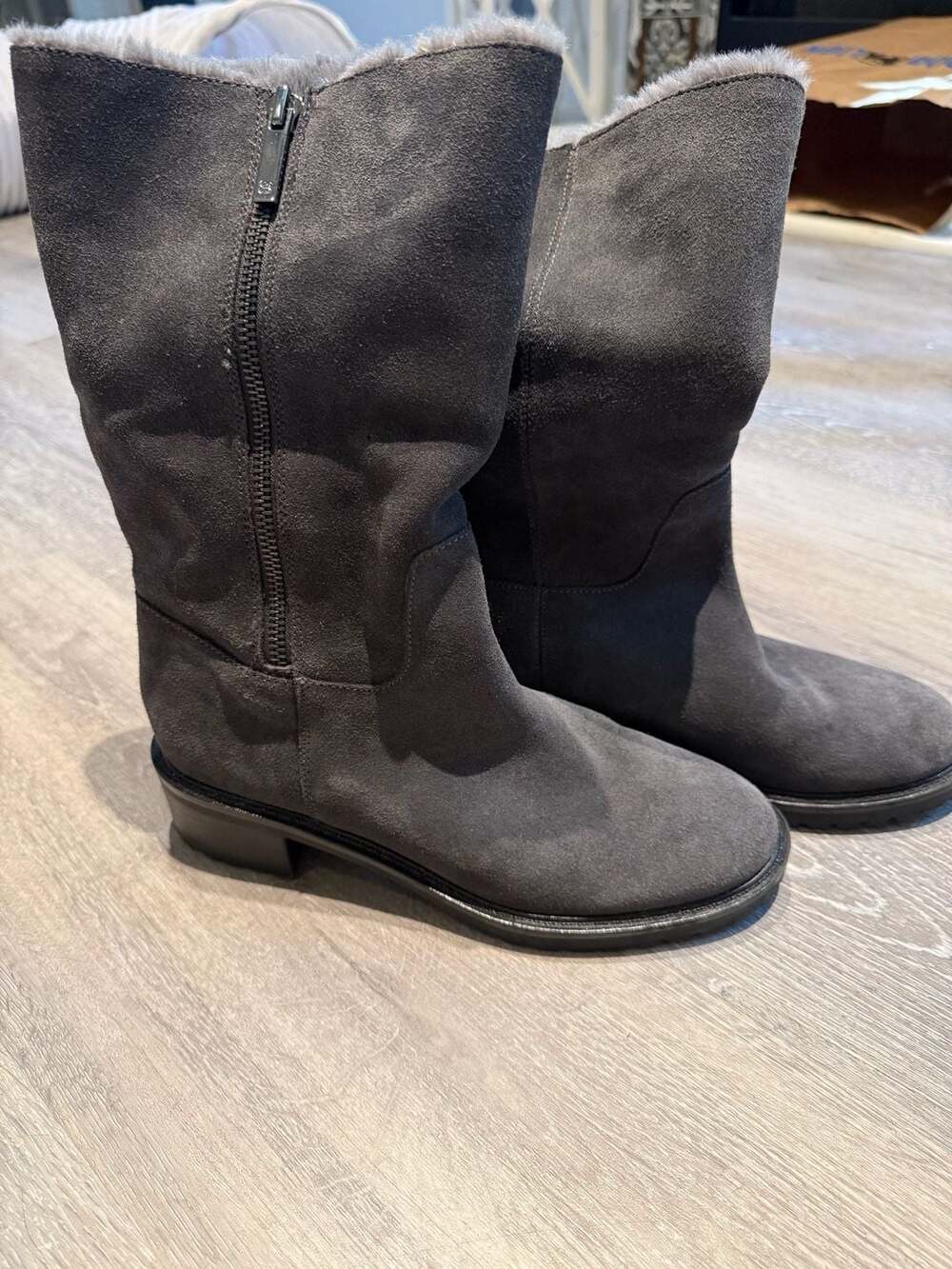 Bandolino Gray Suede Mid-Calf Boots with Faux Fur Lining and Side Zip Size 7M